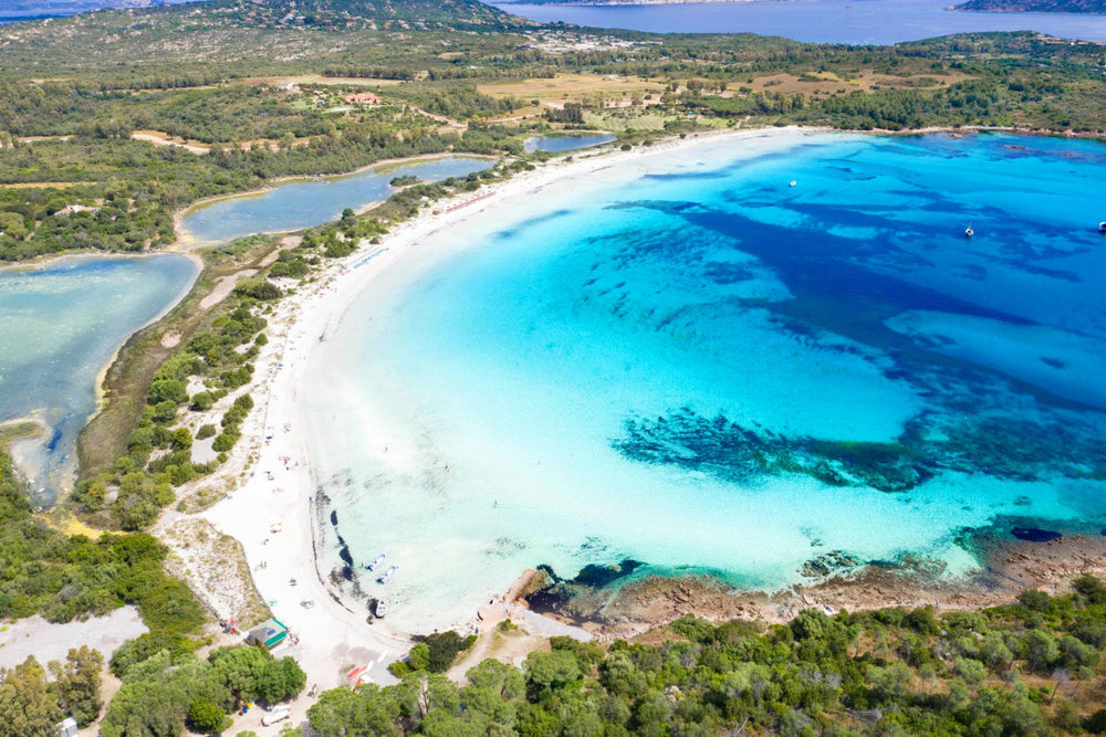 Spiaggia Cala Brandinchi a San Teodoro in Sardegna con sabbia chiara e mare turchese
